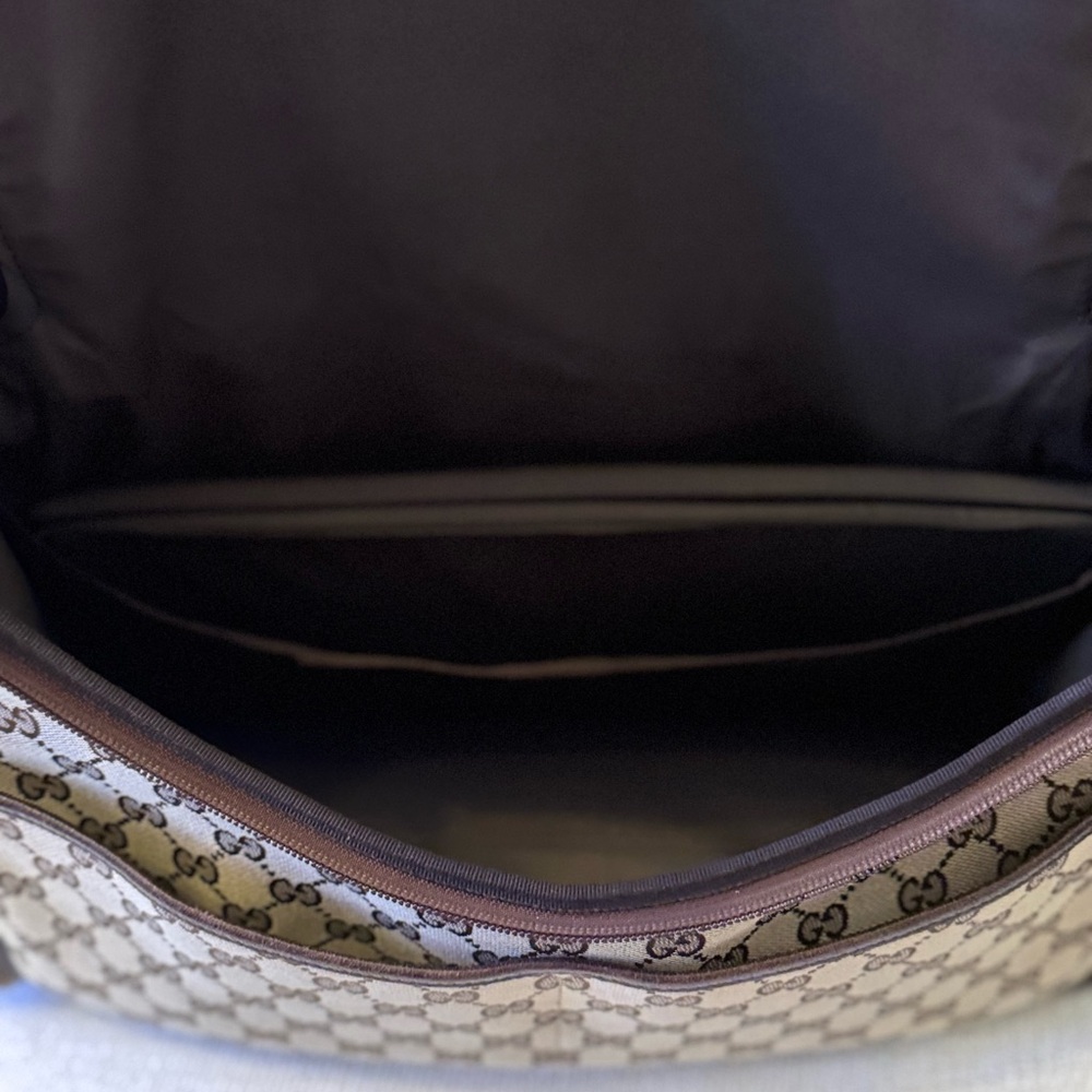 Gucci GG Supreme Diaper Bag - Picture 4 of 6